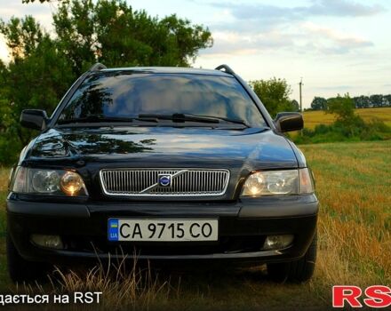 Чорний Вольво V40, об'ємом двигуна 1.8 л та пробігом 271 тис. км за 4000 $, фото 1 на Automoto.ua