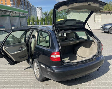Черный Вольво В40, объемом двигателя 1.8 л и пробегом 275 тыс. км за 3800 $, фото 2 на Automoto.ua