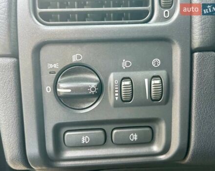 Черный Вольво В40, объемом двигателя 1.9 л и пробегом 240 тыс. км за 3500 $, фото 15 на Automoto.ua