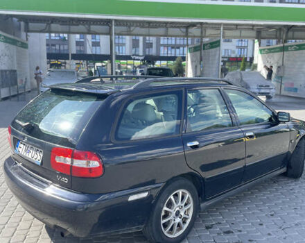 Черный Вольво В40, объемом двигателя 1.8 л и пробегом 275 тыс. км за 3800 $, фото 4 на Automoto.ua