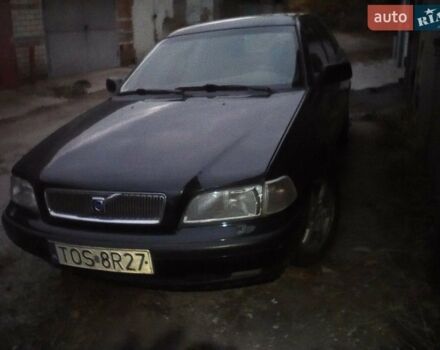 Черный Вольво В40, объемом двигателя 1.9 л и пробегом 300 тыс. км за 1500 $, фото 1 на Automoto.ua