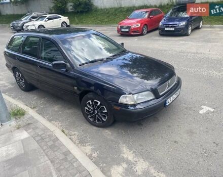 Черный Вольво В40, объемом двигателя 1.7 л и пробегом 284 тыс. км за 3500 $, фото 1 на Automoto.ua