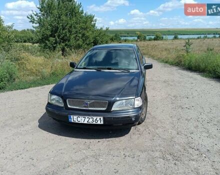 Чорний Вольво V40, об'ємом двигуна 1.9 л та пробігом 300 тис. км за 2200 $, фото 1 на Automoto.ua