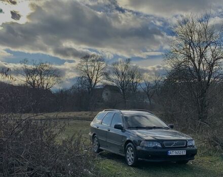 Чорний Вольво V40, об'ємом двигуна 1.9 л та пробігом 420 тис. км за 2301 $, фото 1 на Automoto.ua