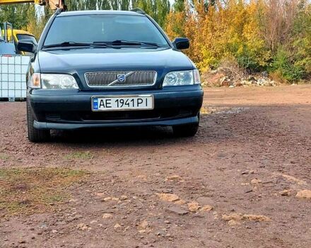 Чорний Вольво V40, об'ємом двигуна 1.8 л та пробігом 315 тис. км за 3800 $, фото 1 на Automoto.ua