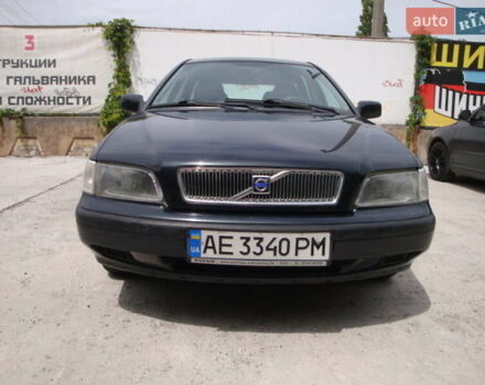 Черный Вольво В40, объемом двигателя 1.8 л и пробегом 219 тыс. км за 3600 $, фото 1 на Automoto.ua