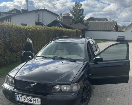 Черный Вольво В40, объемом двигателя 1.9 л и пробегом 320 тыс. км за 2900 $, фото 1 на Automoto.ua