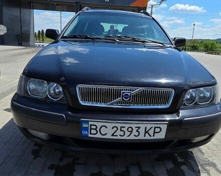 Черный Вольво В40, объемом двигателя 1.8 л и пробегом 300 тыс. км за 3800 $, фото 1 на Automoto.ua