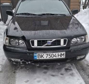 Черный Вольво В40, объемом двигателя 1.9 л и пробегом 276 тыс. км за 4300 $, фото 1 на Automoto.ua