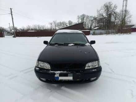 Чорний Вольво V40, об'ємом двигуна 1.9 л та пробігом 332 тис. км за 2000 $, фото 1 на Automoto.ua