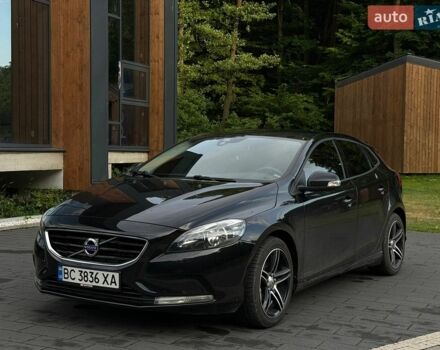 Чорний Вольво V40, об'ємом двигуна 1.56 л та пробігом 260 тис. км за 10500 $, фото 1 на Automoto.ua