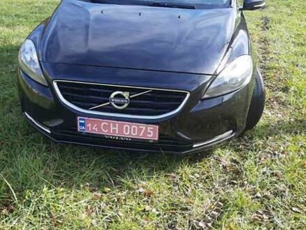 Черный Вольво В40, объемом двигателя 1.56 л и пробегом 233 тыс. км за 9000 $, фото 1 на Automoto.ua