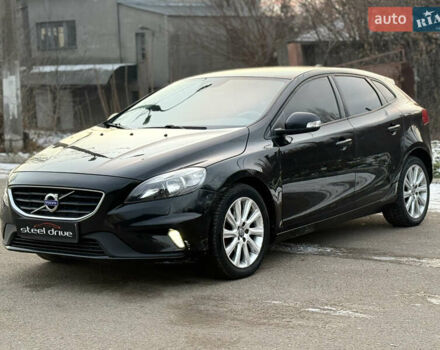 Чорний Вольво V40, об'ємом двигуна 1.56 л та пробігом 230 тис. км за 6699 $, фото 1 на Automoto.ua