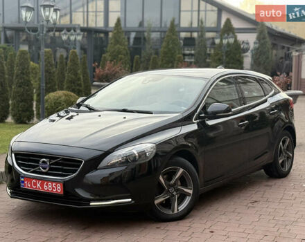 Черный Вольво В40, объемом двигателя 1.6 л и пробегом 238 тыс. км за 10950 $, фото 1 на Automoto.ua