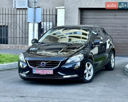 Черный Вольво В40, объемом двигателя 1.6 л и пробегом 232 тыс. км за 10550 $, фото 1 на Automoto.ua