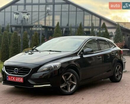 Чорний Вольво V40, об'ємом двигуна 1.6 л та пробігом 238 тис. км за 10999 $, фото 1 на Automoto.ua