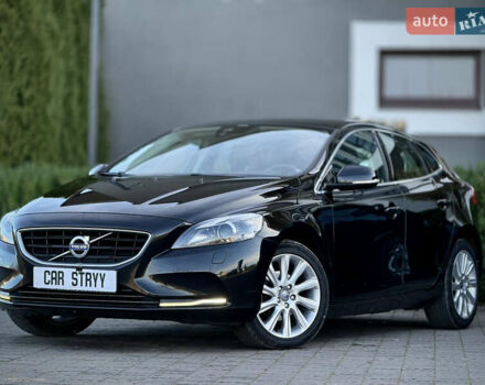 Черный Вольво В40, объемом двигателя 1.6 л и пробегом 212 тыс. км за 10999 $, фото 1 на Automoto.ua