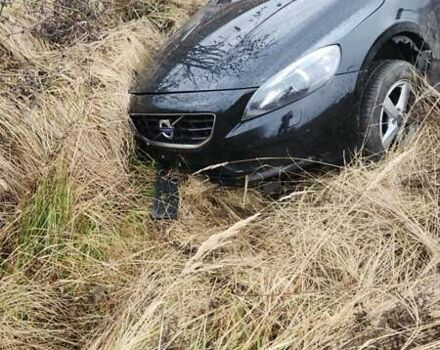 Черный Вольво В40, объемом двигателя 1.6 л и пробегом 250 тыс. км за 7000 $, фото 1 на Automoto.ua