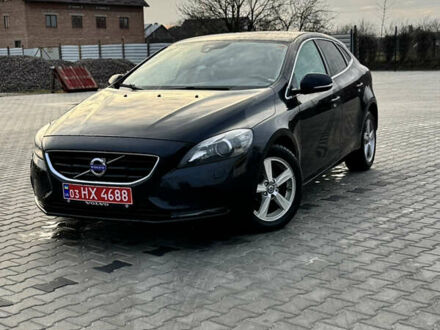 Черный Вольво В40, объемом двигателя 1.6 л и пробегом 234 тыс. км за 10800 $, фото 1 на Automoto.ua