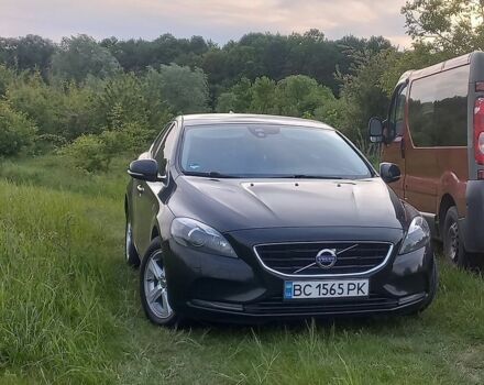 Черный Вольво В40, объемом двигателя 1.97 л и пробегом 262 тыс. км за 11000 $, фото 1 на Automoto.ua