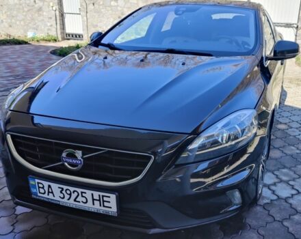 Черный Вольво В40, объемом двигателя 1.6 л и пробегом 170 тыс. км за 12349 $, фото 1 на Automoto.ua