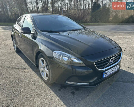 Чорний Вольво V40, об'ємом двигуна 1.97 л та пробігом 228 тис. км за 11500 $, фото 1 на Automoto.ua