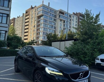 Чорний Вольво V40, об'ємом двигуна 1.97 л та пробігом 229 тис. км за 13000 $, фото 1 на Automoto.ua