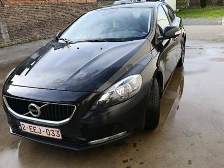 Черный Вольво В40, объемом двигателя 2 л и пробегом 220 тыс. км за 14502 $, фото 1 на Automoto.ua