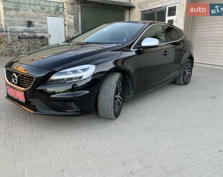 Черный Вольво В40, объемом двигателя 1.97 л и пробегом 220 тыс. км за 16700 $, фото 1 на Automoto.ua