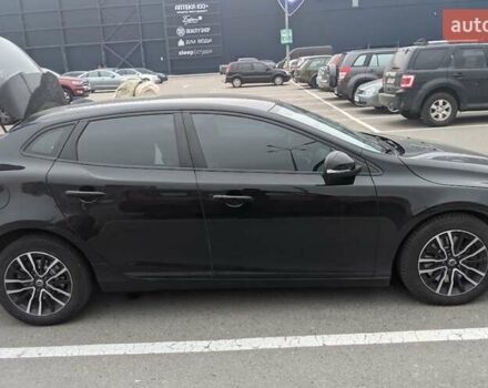 Черный Вольво В40, объемом двигателя 1.97 л и пробегом 92 тыс. км за 15000 $, фото 1 на Automoto.ua
