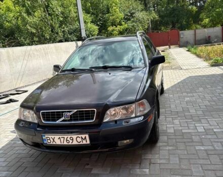 Фиолетовый Вольво В40, объемом двигателя 2 л и пробегом 335 тыс. км за 3037 $, фото 1 на Automoto.ua