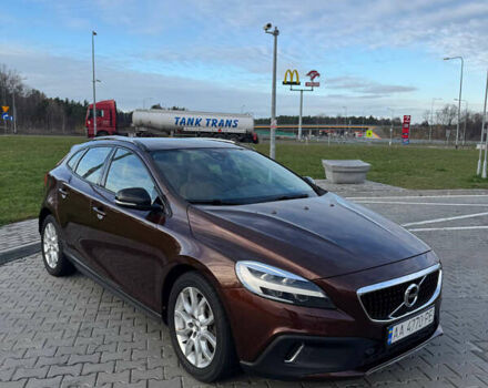 Коричневый Вольво В40, объемом двигателя 1.97 л и пробегом 85 тыс. км за 15999 $, фото 3 на Automoto.ua