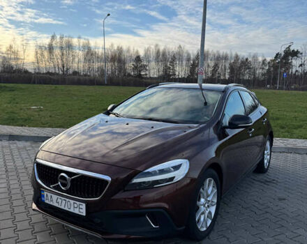 Коричневый Вольво В40, объемом двигателя 1.97 л и пробегом 85 тыс. км за 15999 $, фото 1 на Automoto.ua