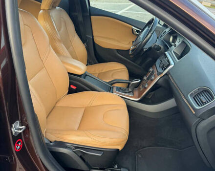 Коричневый Вольво В40, объемом двигателя 1.97 л и пробегом 85 тыс. км за 15999 $, фото 10 на Automoto.ua