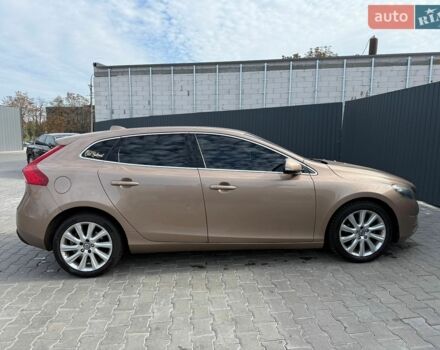 Коричневий Вольво V40, об'ємом двигуна 1.56 л та пробігом 274 тис. км за 7900 $, фото 1 на Automoto.ua