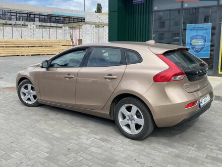 Коричневий Вольво V40, об'ємом двигуна 1.6 л та пробігом 195 тис. км за 10900 $, фото 1 на Automoto.ua