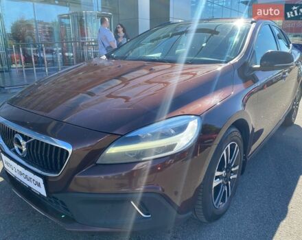 Коричневий Вольво V40, об'ємом двигуна 2 л та пробігом 277 тис. км за 11485 $, фото 1 на Automoto.ua