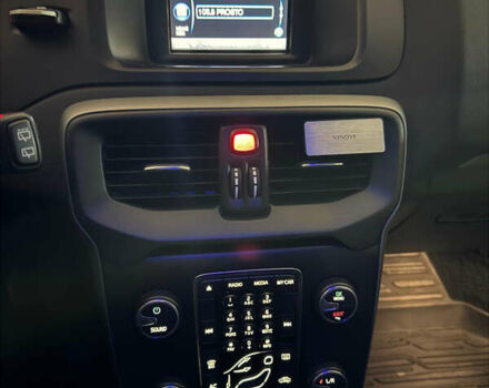 Червоний Вольво V40, об'ємом двигуна 1.6 л та пробігом 127 тис. км за 13500 $, фото 8 на Automoto.ua