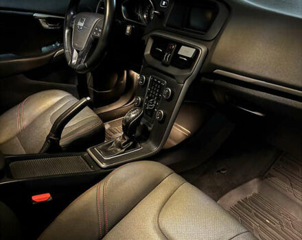 Червоний Вольво V40, об'ємом двигуна 1.6 л та пробігом 127 тис. км за 13500 $, фото 9 на Automoto.ua