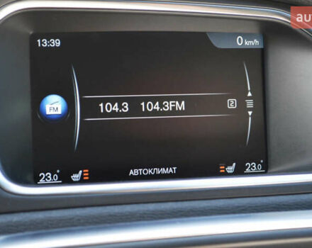 Червоний Вольво V40, об'ємом двигуна 1.97 л та пробігом 61 тис. км за 16500 $, фото 17 на Automoto.ua