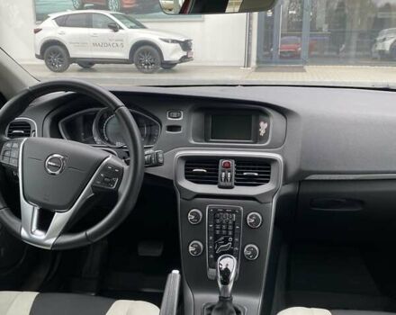 Червоний Вольво V40, об'ємом двигуна 2 л та пробігом 24 тис. км за 19000 $, фото 10 на Automoto.ua