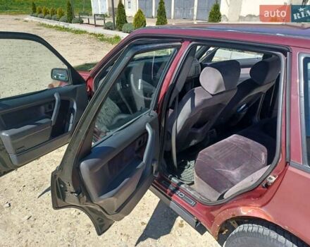 Красный Вольво В40, объемом двигателя 1.8 л и пробегом 263 тыс. км за 1300 $, фото 7 на Automoto.ua