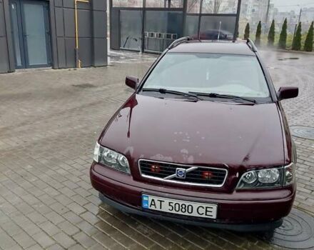 Красный Вольво В40, объемом двигателя 1.7 л и пробегом 230 тыс. км за 3250 $, фото 2 на Automoto.ua