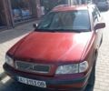 Красный Вольво В40, объемом двигателя 1.9 л и пробегом 430 тыс. км за 2100 $, фото 1 на Automoto.ua