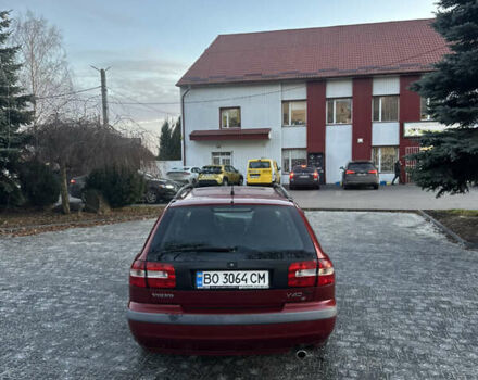 Красный Вольво В40, объемом двигателя 1.78 л и пробегом 250 тыс. км за 2650 $, фото 4 на Automoto.ua