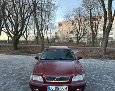 Красный Вольво В40, объемом двигателя 1.78 л и пробегом 250 тыс. км за 2650 $, фото 1 на Automoto.ua