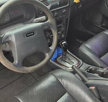 Червоний Вольво V40, об'ємом двигуна 1.95 л та пробігом 220 тис. км за 3900 $, фото 10 на Automoto.ua