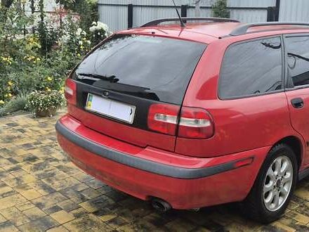 Червоний Вольво V40, об'ємом двигуна 1.95 л та пробігом 220 тис. км за 3900 $, фото 4 на Automoto.ua