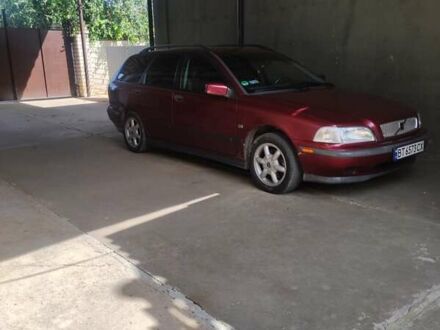 Красный Вольво В40, объемом двигателя 1.8 л и пробегом 130 тыс. км за 4000 $, фото 1 на Automoto.ua