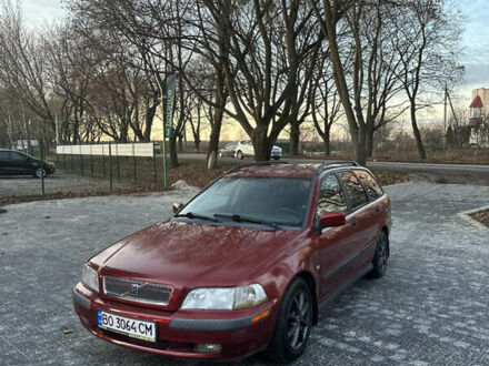 Красный Вольво В40, объемом двигателя 1.78 л и пробегом 250 тыс. км за 2650 $, фото 1 на Automoto.ua